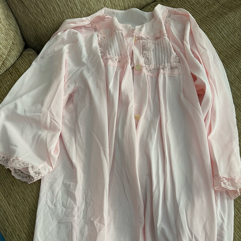 Elegant Pink Lace Robe- Vintage